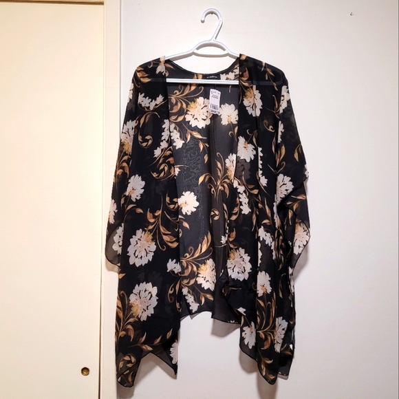 Le Chateau Sheer Shawl NWT - Picture 1 of 3